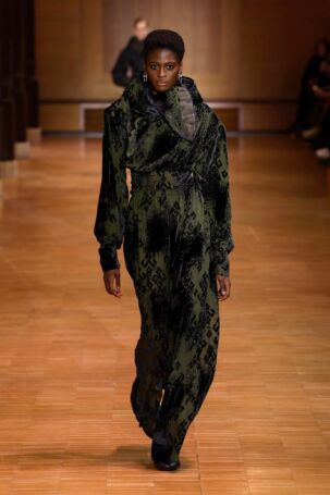 7/38 | Véronique Leroy Fall 2025 | Photo: NOWFASHION.com Véronique Leroy Fall 2025 | Photo: NOWFASHION.com