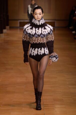 12/38 | Véronique Leroy Fall 2025 | Photo: NOWFASHION.com Véronique Leroy Fall 2025 | Photo: NOWFASHION.com