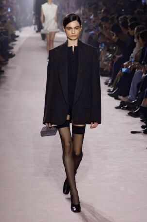 6/24 | Victoria Beckham Fall 2025 | Photo: NOWFASHION.com Victoria Beckham Fall 2025 | Photo: NOWFASHION.com