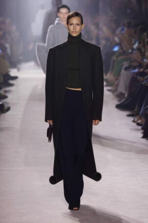 7/24 | Victoria Beckham Fall 2025 | Photo: NOWFASHION.com Victoria Beckham Fall 2025 | Photo: NOWFASHION.com
