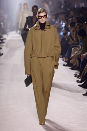 10/24 | Victoria Beckham Fall 2025 | Photo: NOWFASHION.com Victoria Beckham Fall 2025 | Photo: NOWFASHION.com