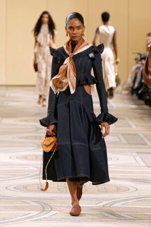 Zimmermann Fall 2025 | NOWFASHION.com Zimmermann Fall 2025 | NOWFASHION.com