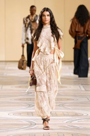Zimmermann Fall 2025 | NOWFASHION.com Zimmermann Fall 2025 | NOWFASHION.com