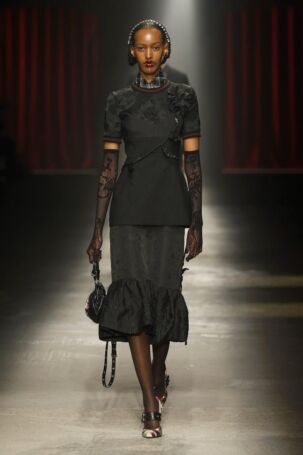 3/86 | Antonio Marras Fall 2025 | Photo: NOWFASHION.com Antonio Marras Fall 2025 | Photo: NOWFASHION.com