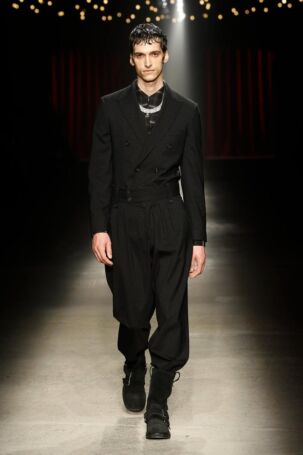 4/86 | Antonio Marras Fall 2025 | Photo: NOWFASHION.com Antonio Marras Fall 2025 | Photo: NOWFASHION.com