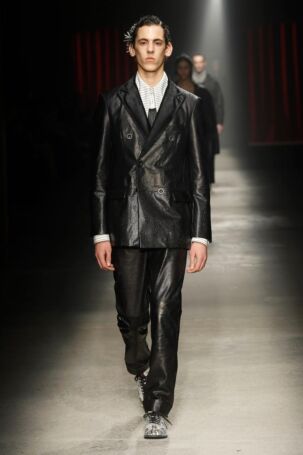 7/86 | Antonio Marras Fall 2025 | Photo: NOWFASHION.com Antonio Marras Fall 2025 | Photo: NOWFASHION.com