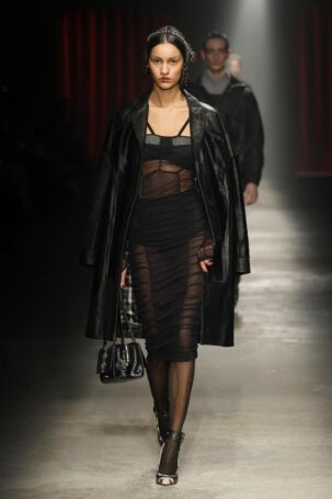 8/86 | Antonio Marras Fall 2025 | Photo: NOWFASHION.com Antonio Marras Fall 2025 | Photo: NOWFASHION.com