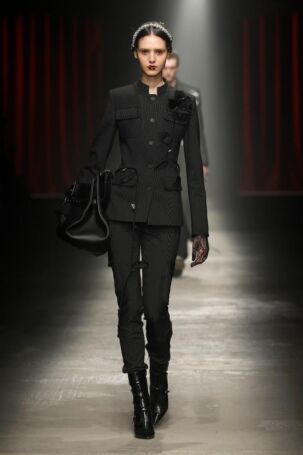 10/86 | Antonio Marras Fall 2025 | Photo: NOWFASHION.com Antonio Marras Fall 2025 | Photo: NOWFASHION.com
