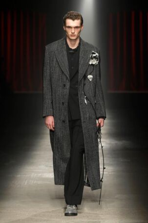 11/86 | Antonio Marras Fall 2025 | Photo: NOWFASHION.com Antonio Marras Fall 2025 | Photo: NOWFASHION.com