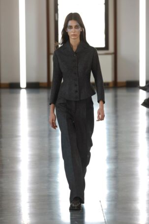 1/55 | Bally Fall 2025 | Photo: NOWFASHION.com Bally Fall 2025 | Photo: NOWFASHION.com