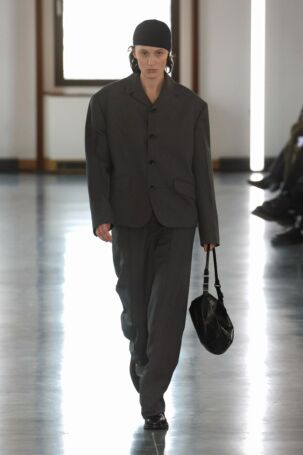 2/55 | Bally Fall 2025 | Photo: NOWFASHION.com Bally Fall 2025 | Photo: NOWFASHION.com