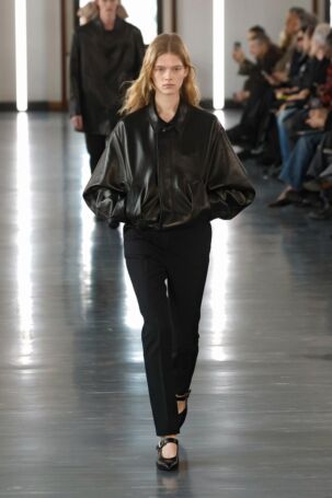 10/55 | Bally Fall 2025 | Photo: NOWFASHION.com Bally Fall 2025 | Photo: NOWFASHION.com