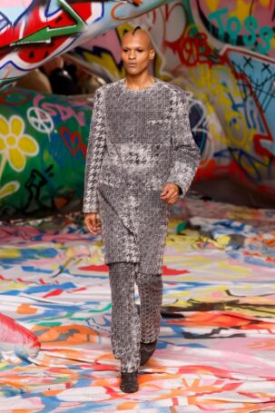 12/77 | Diesel Fall 2025 | Photo: NOWFASHION.com Diesel Fall 2025 | Photo: NOWFASHION.com