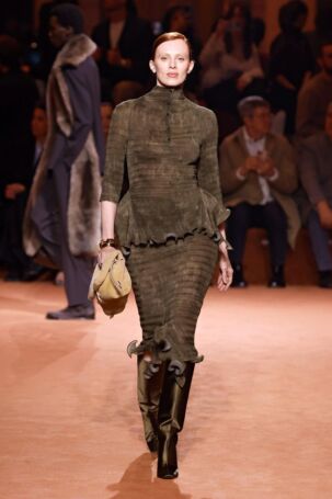 5/85 | Fendi Fall 2025 | Photo: NOWFASHION.com Fendi Fall 2025 | Photo: NOWFASHION.com