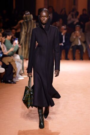 6/85 | Fendi Fall 2025 | Photo: NOWFASHION.com Fendi Fall 2025 | Photo: NOWFASHION.com