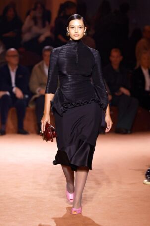 8/85 | Fendi Fall 2025 | Photo: NOWFASHION.com Fendi Fall 2025 | Photo: NOWFASHION.com
