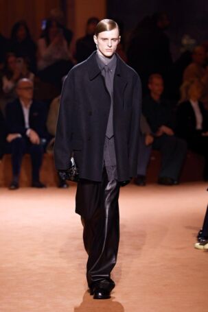 9/85 | Fendi Fall 2025 | Photo: NOWFASHION.com Fendi Fall 2025 | Photo: NOWFASHION.com
