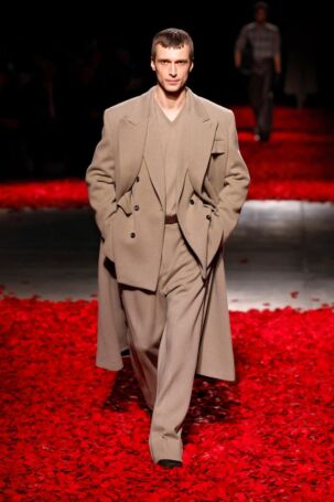 9/67 | Ferragamo Fall 2025 | Photo: NOWFASHION.com Ferragamo Fall 2025 | Photo: NOWFASHION.com