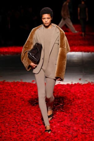 10/67 | Ferragamo Fall 2025 | Photo: NOWFASHION.com Ferragamo Fall 2025 | Photo: NOWFASHION.com