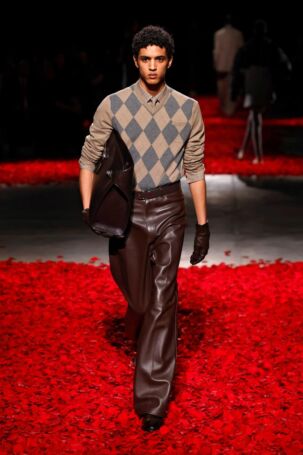 11/67 | Ferragamo Fall 2025 | Photo: NOWFASHION.com Ferragamo Fall 2025 | Photo: NOWFASHION.com