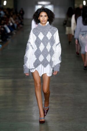 6/37 | Marco Rambaldi Fall 2025 | Photo: NOWFASHION.com Marco Rambaldi Fall 2025 | Photo: NOWFASHION.com