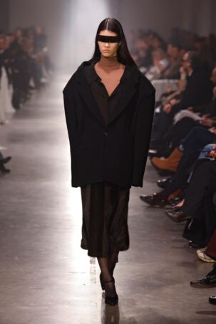 3/51 | MM6 Maison Margiela Fall 2025 | Photo: NOWFASHION.com MM6 Maison Margiela Fall 2025 | Photo: NOWFASHION.com