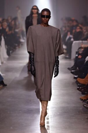 6/51 | MM6 Maison Margiela Fall 2025 | Photo: NOWFASHION.com MM6 Maison Margiela Fall 2025 | Photo: NOWFASHION.com