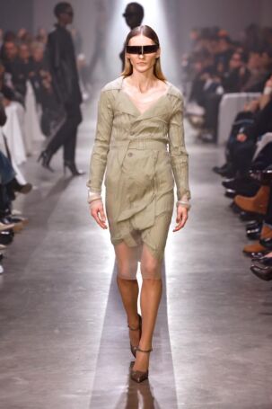 10/51 | MM6 Maison Margiela Fall 2025 | Photo: NOWFASHION.com MM6 Maison Margiela Fall 2025 | Photo: NOWFASHION.com