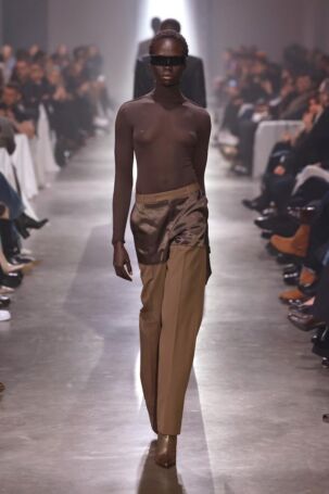 11/51 | MM6 Maison Margiela Fall 2025 | Photo: NOWFASHION.com MM6 Maison Margiela Fall 2025 | Photo: NOWFASHION.com