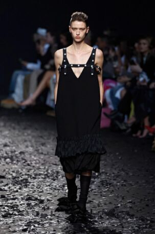 8/49 | Moschino Fall 2025 | Photo: NOWFASHION.com Moschino Fall 2025 | Photo: NOWFASHION.com