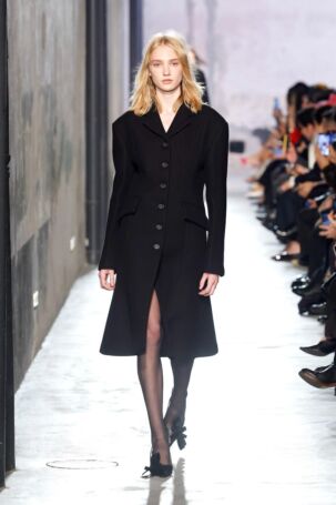1/44 | Nº21 Fall 2025 | Photo: NOWFASHION.com Nº21 Fall 2025 | Photo: NOWFASHION.com