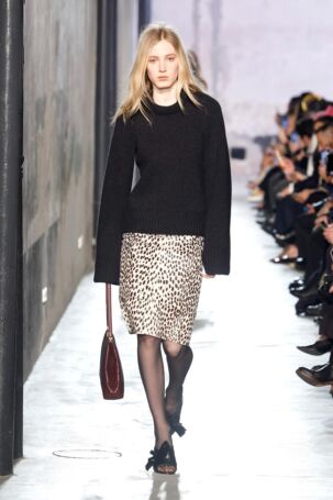 2/44 | Nº21 Fall 2025 | Photo: NOWFASHION.com Nº21 Fall 2025 | Photo: NOWFASHION.com