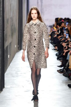 4/44 | Nº21 Fall 2025 | Photo: NOWFASHION.com Nº21 Fall 2025 | Photo: NOWFASHION.com