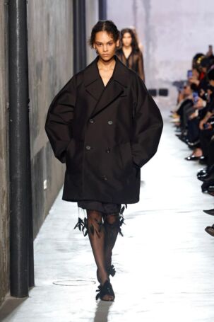 8/44 | Nº21 Fall 2025 | Photo: NOWFASHION.com Nº21 Fall 2025 | Photo: NOWFASHION.com