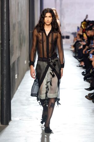 9/44 | Nº21 Fall 2025 | Photo: NOWFASHION.com Nº21 Fall 2025 | Photo: NOWFASHION.com