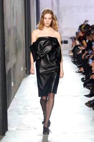 10/44 | Nº21 Fall 2025 | Photo: NOWFASHION.com Nº21 Fall 2025 | Photo: NOWFASHION.com
