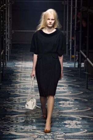 2/53 | Prada Fall 2025 | Photo: NOWFASHION.com Prada Fall 2025 | Photo: NOWFASHION.com