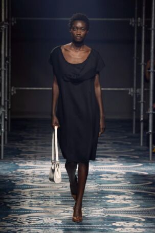 3/53 | Prada Fall 2025 | Photo: NOWFASHION.com Prada Fall 2025 | Photo: NOWFASHION.com