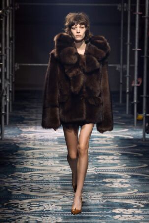 8/53 | Prada Fall 2025 | Photo: NOWFASHION.com Prada Fall 2025 | Photo: NOWFASHION.com