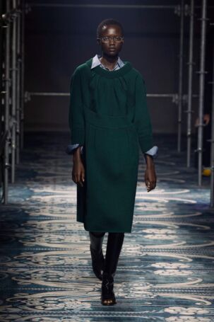 9/53 | Prada Fall 2025 | Photo: NOWFASHION.com Prada Fall 2025 | Photo: NOWFASHION.com