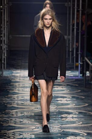 11/53 | Prada Fall 2025 | Photo: NOWFASHION.com Prada Fall 2025 | Photo: NOWFASHION.com