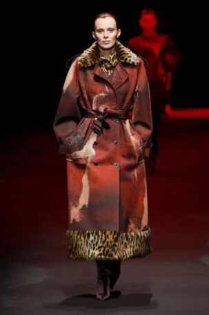 2/55 | Roberto Cavalli Fall 2025 | Photo: NOWFASHION.com Roberto Cavalli Fall 2025 | Photo: NOWFASHION.com