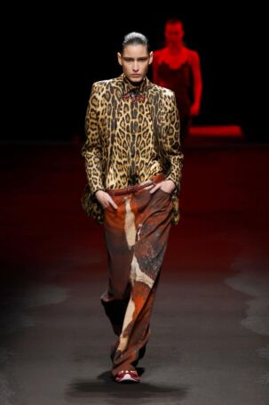 10/55 | Roberto Cavalli Fall 2025 | Photo: NOWFASHION.com Roberto Cavalli Fall 2025 | Photo: NOWFASHION.com