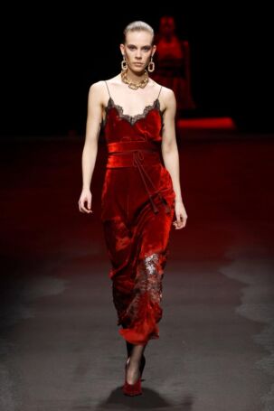 11/55 | Roberto Cavalli Fall 2025 | Photo: NOWFASHION.com Roberto Cavalli Fall 2025 | Photo: NOWFASHION.com