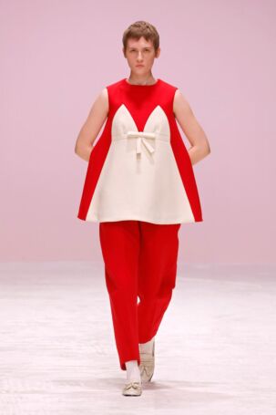 2/33 | Vivetta Fall 2025 | Photo: NOWFASHION.com Vivetta Fall 2025 | Photo: NOWFASHION.com