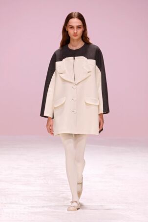 4/33 | Vivetta Fall 2025 | Photo: NOWFASHION.com Vivetta Fall 2025 | Photo: NOWFASHION.com