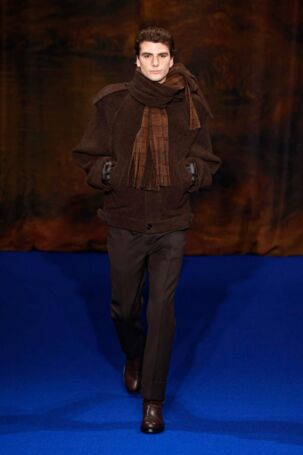 2/62 | Burberry Fall 2025 | Photo: NOWFASHION.com Burberry Fall 2025 | Photo: NOWFASHION.com