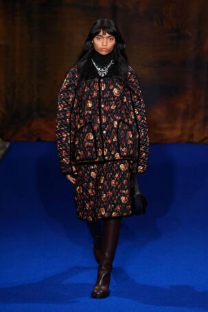 7/62 | Burberry Fall 2025 | Photo: NOWFASHION.com Burberry Fall 2025 | Photo: NOWFASHION.com