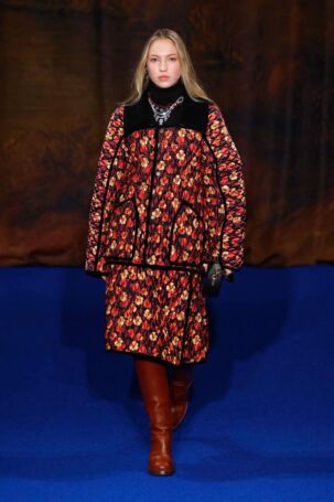 11/62 | Burberry Fall 2025 | Photo: NOWFASHION.com Burberry Fall 2025 | Photo: NOWFASHION.com