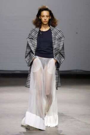 11/42 | S.S.Daley Fall 2025 | Photo: NOWFASHION.com S.S.Daley Fall 2025 | Photo: NOWFASHION.com